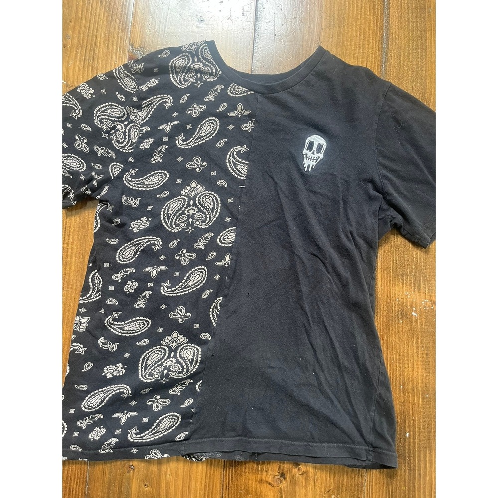 Eighty Eight Brand Mens Split Paisley Bandana Skull T-Shirt Black White Medium
